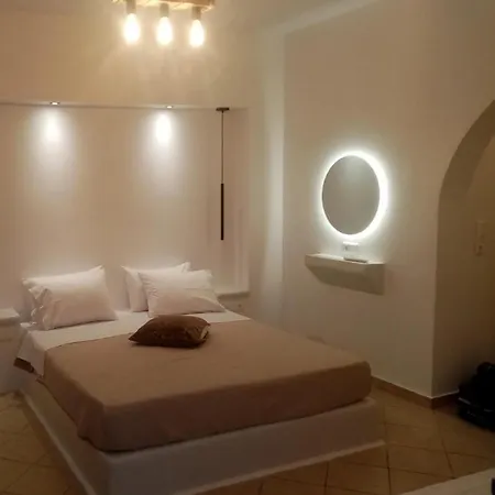 Little Yard & #6 Naxos City