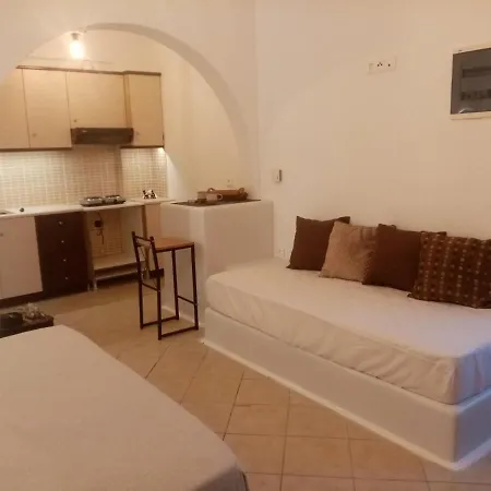 Little Yard & #6 アパート Naxos City