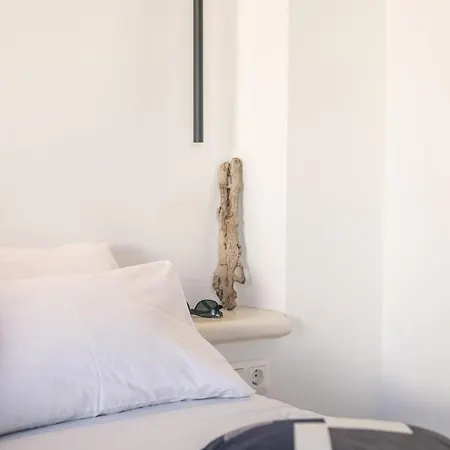 Little Yard & #6 * Naxos City